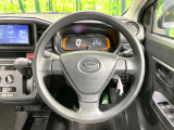 インテリアに合わせたデザインのステアリングは、運転される方のことも考え、運転しやすい形状、大きさです。是非一度、実際に触ってお確かめください。