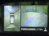 【アラウンドビューモニター】専用のカメラにより、上から見下ろしたような視点で360度クルマの周囲を確認することができます☆死角部分も確認しやすく、狭い場所での切り返しや駐車もスムーズに行えます。