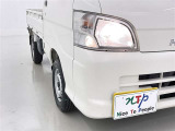 明るいライトが夜道を明るく照らしてくれます。 運転する上で、道路状況をいかに早く認識できるか重要なポイントです。 白色光が暗い道も明るく照らしてくれますよ。