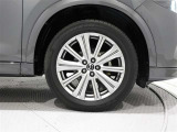タイヤサイズは(225/55R19)でアルミホイールです。