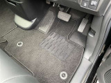 運転席フロアマットです。使用感はございますが目立った汚れなどありません