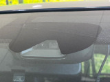【エマージェンシーブレーキ】走行中に前方の車両等を認識し、衝突しそうな時は警報とブレーキで衝突回避と被害軽減をアシスト。より安全にドライブをお楽しみいただけます。