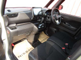 黒ベースの落ち着いたコクピット。上質感あります