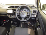 運転席まわりです。 各操作スイッチは使いやすい位置に配置されてます。
