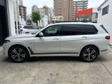 サービスにはドイツ本国と同様に教育と訓練を受け、BMWを知り尽くした「マイスターメカニック」が数多く在籍しております。納車前点検整備で、お客様に安心と安全をお届けいたします。