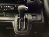 停車中にブレーキペダルを踏み続けなくてもブレーキ保持ができるオートマチックブレーキホールド機能もついております。