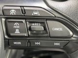 【レーダークルーズコントロール】高速道路での長距離走行が楽に!!自動で速度を保つクルーズコントロールが、衝突軽減システムと連携し、前方の車両を感知して車間を保つように速度調節してくれます!!