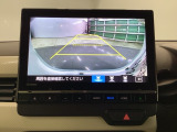 バックモニター付きで、車庫入れやバック時の後方確認をサポート。