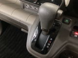 オートマチックシフトレバーは、手になじみ操作しやすい形状で安全運転にもつながります♪