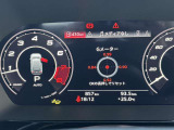 低走行車両入庫!レイアウトはステアリングスイッチで切り替えでき運転に集中しながら必要な情報を瞬時に得ることが可能です。