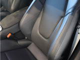 センターコンソールアームレスト(Race-Tex)のPORSCHE ロゴエンボス加工