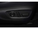 【パワーシート】 スイッチでシートポジションを細かく調整できます。