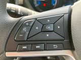 ハンドル左側 便利なナビの操作スイッチ。運転中でも、ハンドルから手を放さずに操作できるので、安全です!