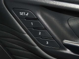運転席のパワーシートは3名様分までメモリー機能付きです。