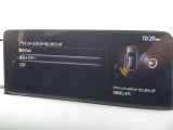 BSMは、車線変更時における運転者の後方確認を支援するシステムです。自車の後方から接近する車両を検知すると、接近表示灯(ミラーに設置)         と警報音で運転者に危険を知らせます。