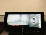 いまや必須装備「ナビゲーション」搭載!知らない場所にスイスイッとドライブ。もう、これなしではハンドルを握れませんね!でも運転中の操作は危険ですのでご注意ですね☆