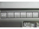 オートマチックハイビームとは、先行車や対向車のライトを認識し、ハイビームとロービームを自動で切り替える機能です。夜道の視界を確保します。詳細は販売店スタッフまでおたずねください。