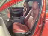 キメが細かく弾力性に富んだ振動吸収ウレタンの採用により、体を包み込んでくれるような心地よいフィット感を実現!