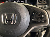 ハンドルにHondaセンシング系のクルーズコントロールやレーンキープアシストなどの操作スイッチが装備されています。ハンドルから手を離さず安全に操作できます。