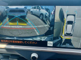 パノラミックビューモニター&バックモニター♪車両の前後左右に搭載した4つのカメラの映像を合成し、車を真上から見ているような映像を表示♪
