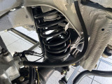 お車を安心してお乗りいただく為には、足回りの定期点検が欠かせません。サービスサポート(有償保証)では無料点検もご提供しており、安心のカーライフをお過ごしいただけるサポート体制が整っています。