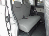 後部座席もゆったり座れます♪