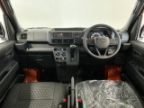 【インパネ】運転のしやすさを最優先に設計された見晴らしの良いフロントビュー。車両間隔が掴みやすく狭い道でも安心♪「安全」と「品質」を最優先に、安心してお乗りいただけるクルマを提供いたします。
