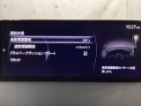 フォワードセンシングカメラで認識した交通標識をアクティブドライビングディスプレイに表示し、交通標識の見落とし防止を図り、安全運転を支援します。