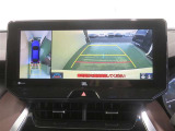 パノラミックビューモニター搭載。カメラで車両周囲の状況を映し出すため、狭い場所での駐車などに役立ちます。