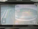 ナビ画面にアラウンドビュ-モニタ-の映像を映し出しています。  狭い場所での車庫入れをサポ-トしてくれる便利アイテムです。