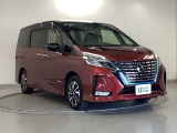 狭い駐車場でも、スライドドアならチャイルドシートへのお子さまの乗降や荷物の積載もスムーズ。とても便利な【両側電動スライドドア】ドアハンドを少し引くだけでリアドアが自動開閉します。