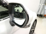ブラインドスポットモニターです。走行中、ドアミラーでは確認しにくい後側方の車両を検知し、注意喚起をしてくれるので車線変更も安心です。