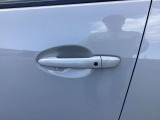 ドアノブのボタンで鍵を取り出さなくても開錠可能!