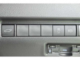オートマチックハイビームとは、先行車や対向車のライトを認識し、ハイビームとロービームを自動で切り替える機能です。夜道の視界を確保します。詳細は販売店スタッフまでおたずねください。
