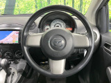 インテリアに合わせたデザインのステアリングは、運転される方のことも考え、運転しやすい形状、大きさです。是非一度、実際に触ってお確かめください。