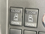 【両側パワースライドドア】スマートキーや運転席のスイッチで後席両側スライドドアの開閉が可能♪電動だから力を入れてドアを開ける必要が無く、小さなお子様でも簡単に開け閉めでき快適です♪