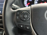 ステアリングスイッチ付き。前方から目を離すことなく操作することが可能です。