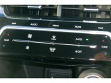 オートエアコンを装備。好きな温度で設定をすれば、自動で車内を快適な温度にできます。
