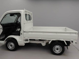 ドアは広く開き、荷物を持ちながらの乗り降りも楽になります。