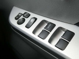 ウィンドウロックボタン付き、全席パワーウィンドウ!!運転席オート機能