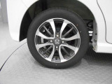 純正アルミホイールです。足元が引き立つので、車全体のイメージがアップしますよ!