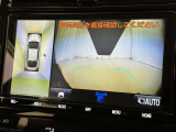 パノラミックビューモニターを装備。駐車場や交差点でクルマを真上から見るように周囲を確認できます。機能の詳細は販売店スタッフまでおたずねください。