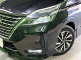 【LEDヘッドライト】悪天候や夜間走行時も良好な視界を確保し安心して運転できる高輝度LEDヘッドライトを装備!点灯速度が早く、消費電力も抑えられています。