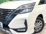 【LEDヘッドライト】悪天候や夜間走行時も良好な視界を確保し安心して運転できる高輝度LEDヘッドライトを装備!点灯速度が早く、消費電力も抑えられています。