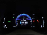 とっても見やすいメーターです。夜間時はラグジュアリーな気分にさせてくれる照明が魅力ですので、夜のドライブも楽しみになりますよ♪