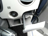 運転席にも引き出し式ドリンクホルダー!こちらもエアコンの吹き出し口前に装備され、お飲み物を冷たい状態に保てます。