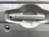 ☆お車についた傷やヘコミ、事故の修理もハヤシにお任せください。自社鈑金工場で修理ができますの安心です☆