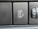 【パワースライドドア】スマートキーや運転席のスイッチでスライドドアの開閉が可能♪電動だから力を入れてドアを開ける必要が無く、小さいお子様でも、重い荷物を持っている時もラクに開け閉めできます♪