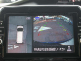 アラウンドビューモニター(車両を上から見たように表示)装着で車庫入れをサポート