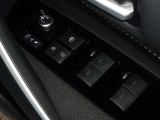 電動格納式ドアミラー・パワーウインドウを装備しています。